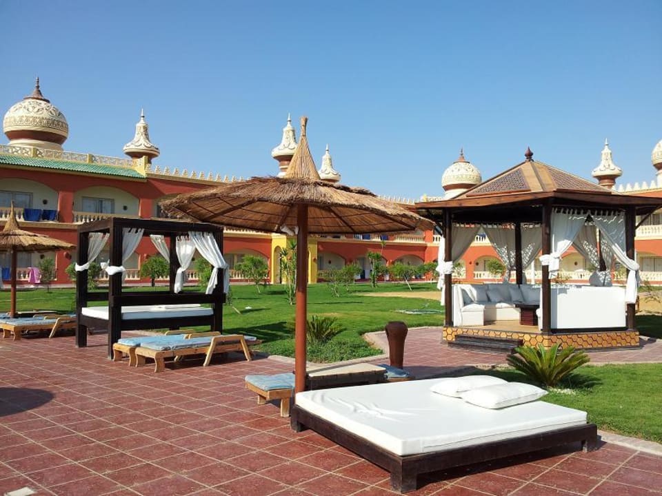 Kinderpool mit traumhaften Liegeflächen Pickalbatros Alf Leila Wa Leila Resort - Neverland Hurghada