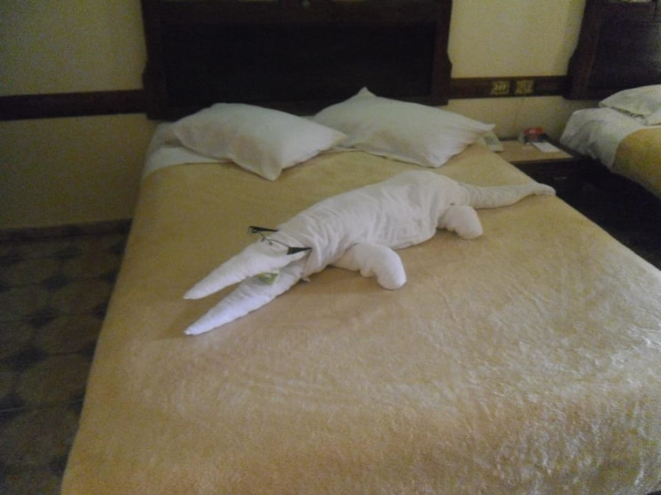 Krokodyl z ręczników Sunny Days Palma De Mirette Resort & Spa