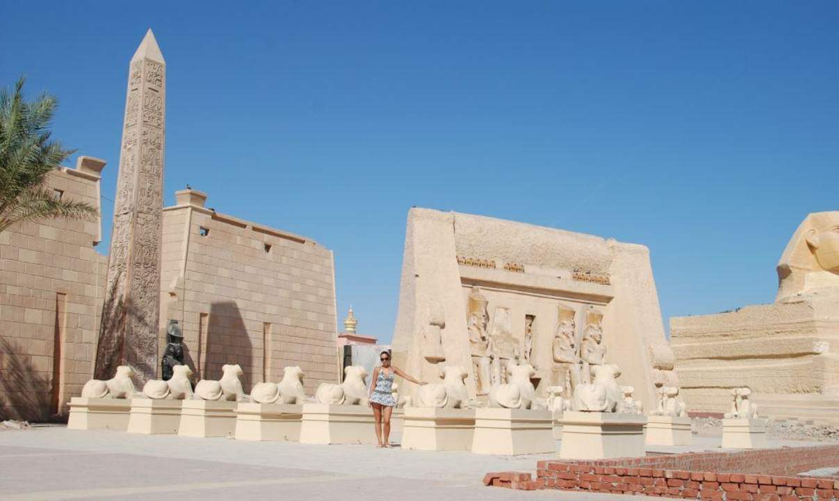 Zabytki w hotelu Pickalbatros Alf Leila Wa Leila Resort - Neverland Hurghada