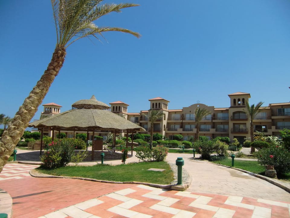 Blick auf den südlichen Flügel. Pensée Royal Garden Beach Resort