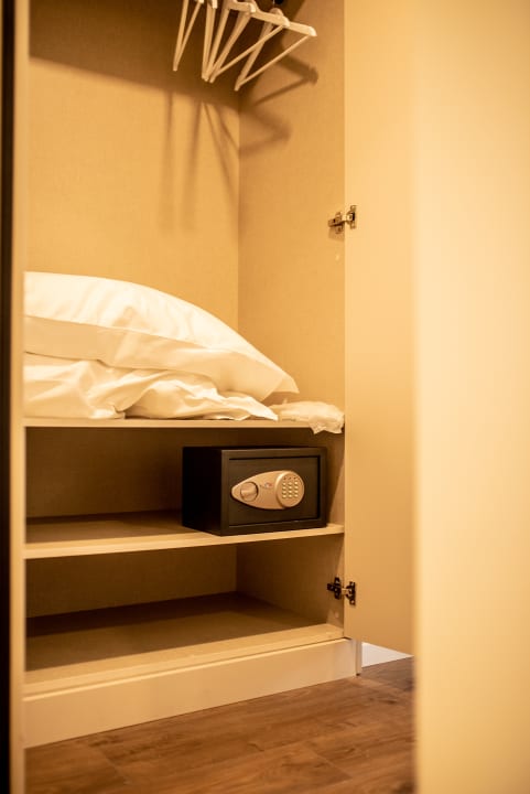 Zimmer Royal East Resort