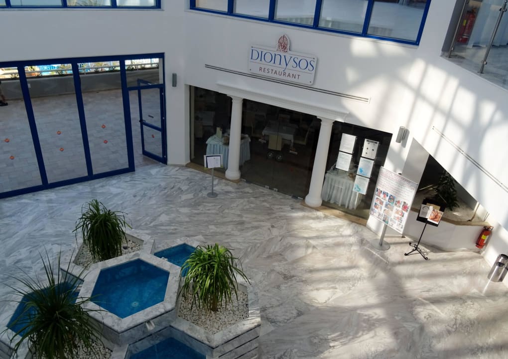 Blick aus der Hotellobby auf Restauranteingang Rodos Princess Beach Hotel & Spa