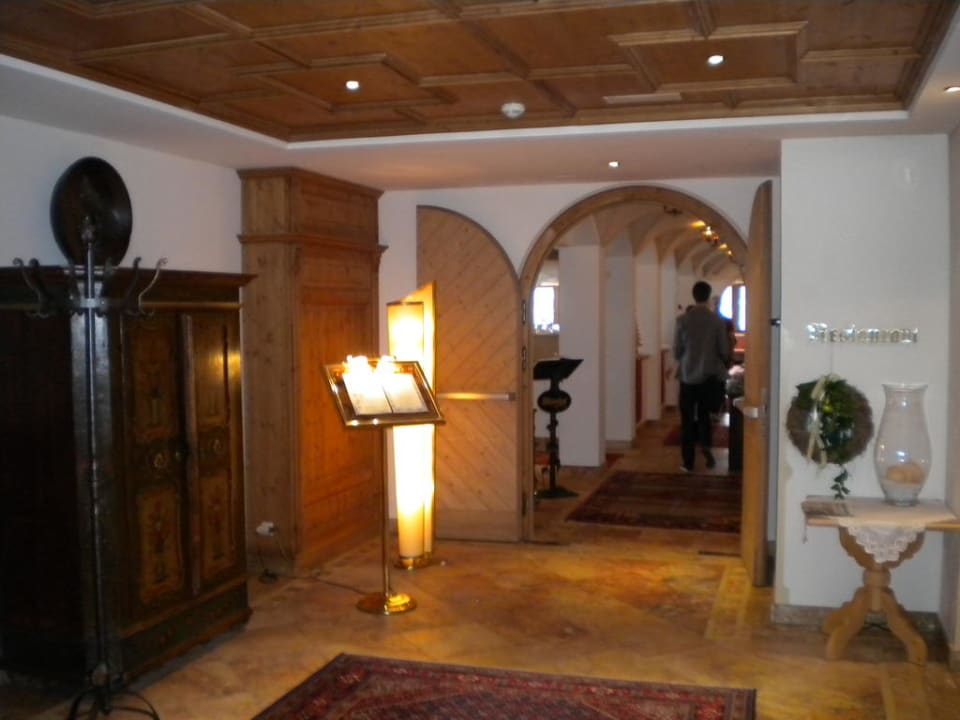 Entrance Hotel Alpenhof
