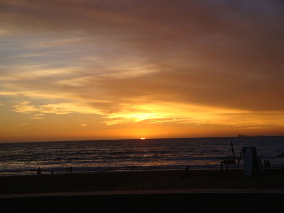 Sonnenuntergang am Hotelstrand Dunes D'or Ocean Club