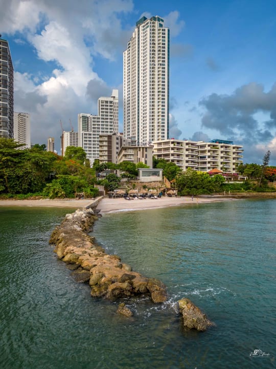 Strand Golden Tulip Pattaya Beachfront Resort