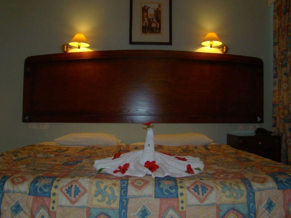 Zimmerservicekunst Golden Beach Resort