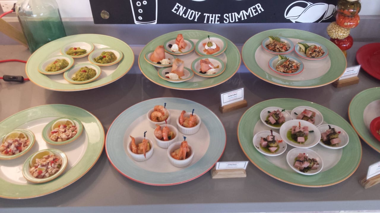 Snacks in Cooee Bar Wyndham Alltra Samana