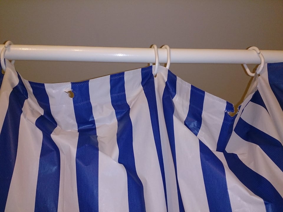 Defekter Duschvorhang! Andante Hotel Erding