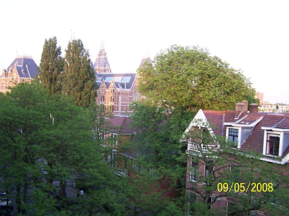 blick aus dem hotelzimmer richtung rijksmuseum Max Brown Hotel Museum Square, part of Sircle Collection
