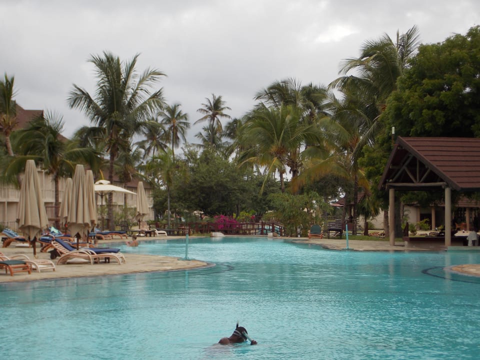 Pool Resort Amani Tiwi Beach
