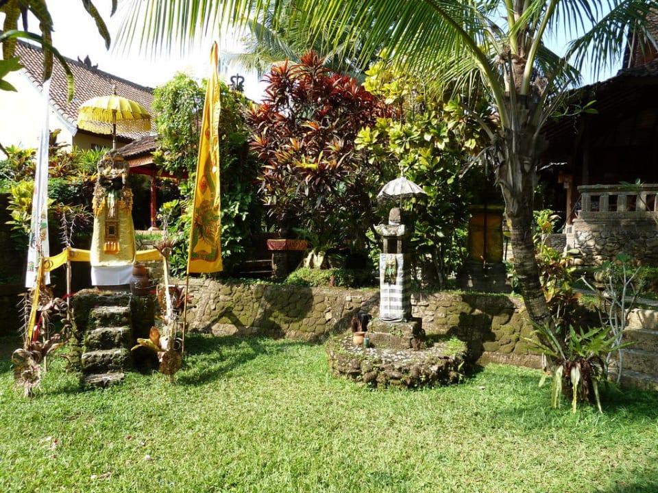 Garten mit Haustempel Guci Guesthouses