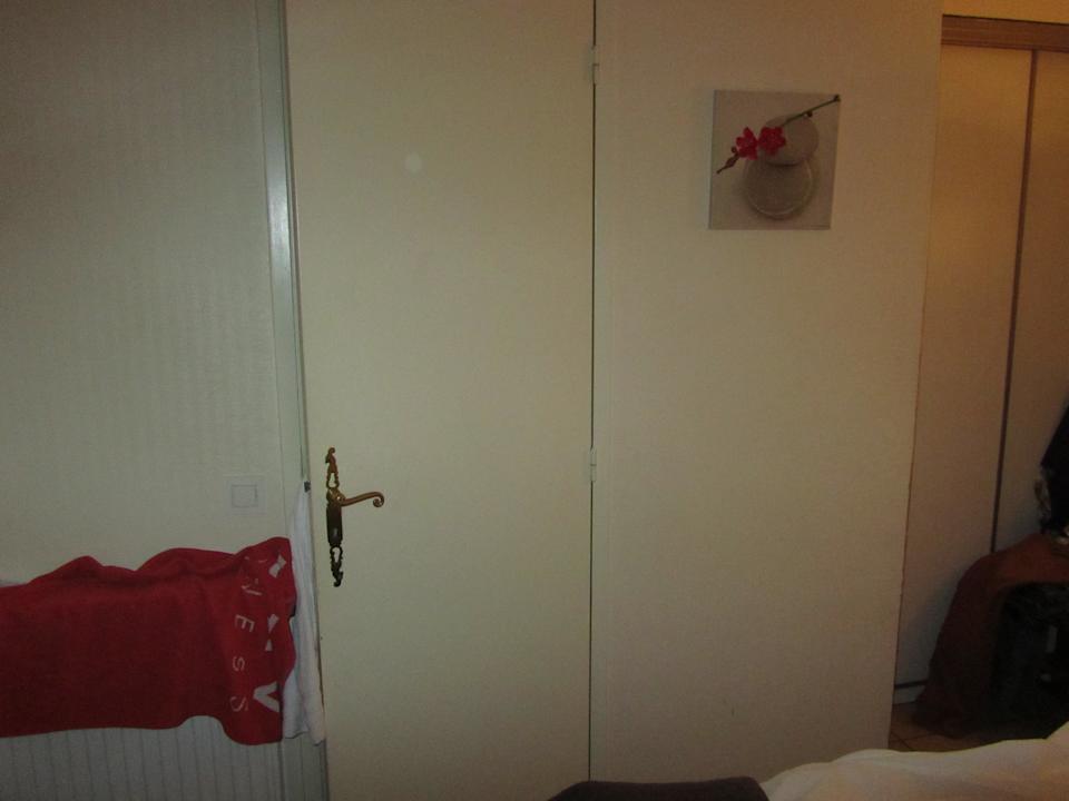 Sicht auf Badzimmertüre Hotel Lou Ben Manja