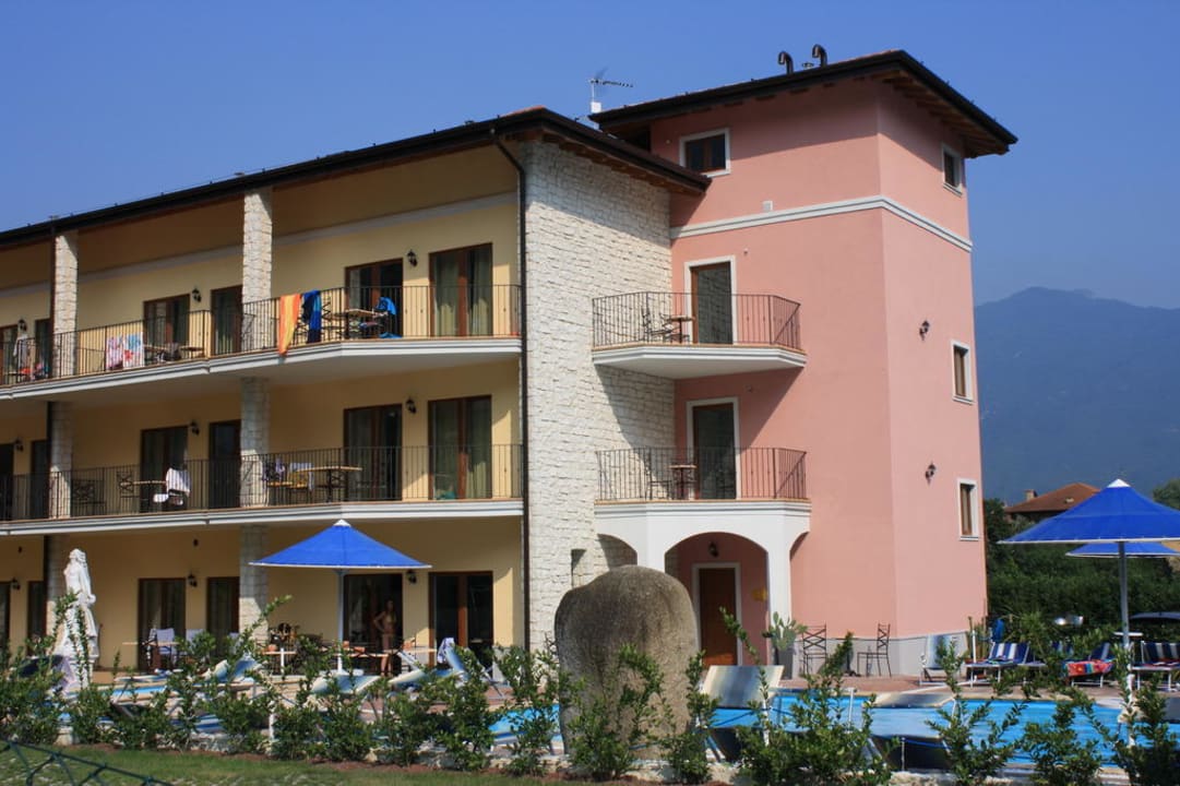 Die Residence von vorne Residenza Le Due Torri