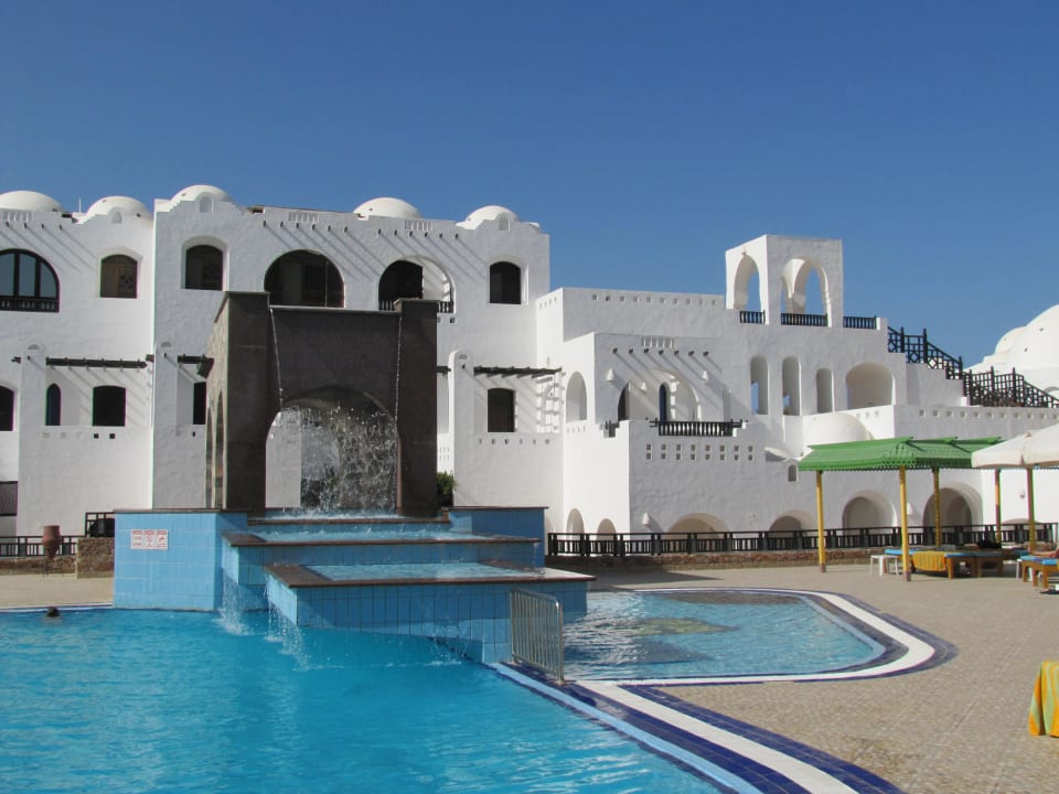 Blick auf Wasserfall Arabella Azur Resort