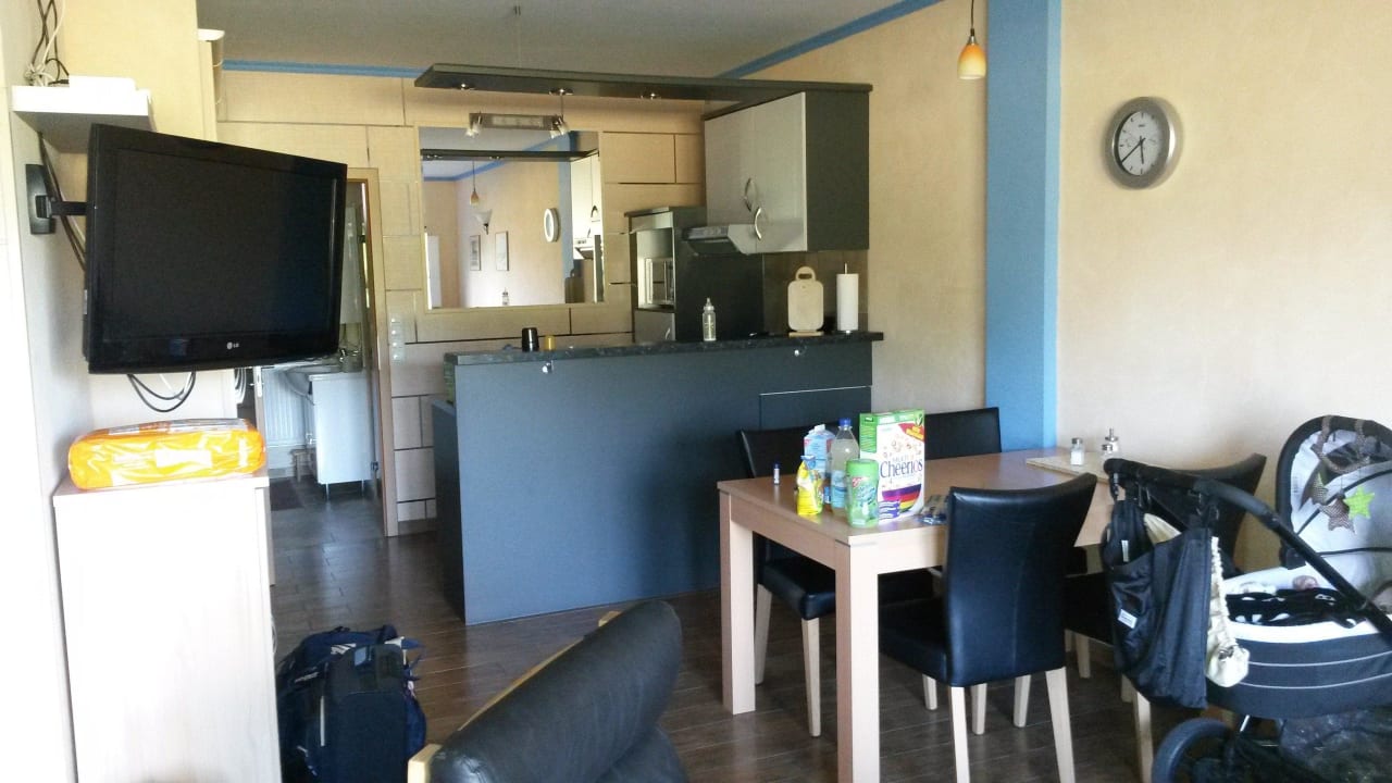 Blick zur Küche bzw zum Essbereich Blu Hus Ferienwohnungen