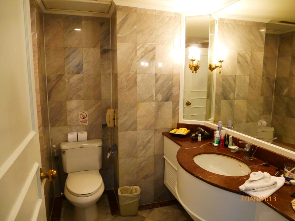 Gut ausgestattetes Badezimmer Hotel Windsor Suites & Convention