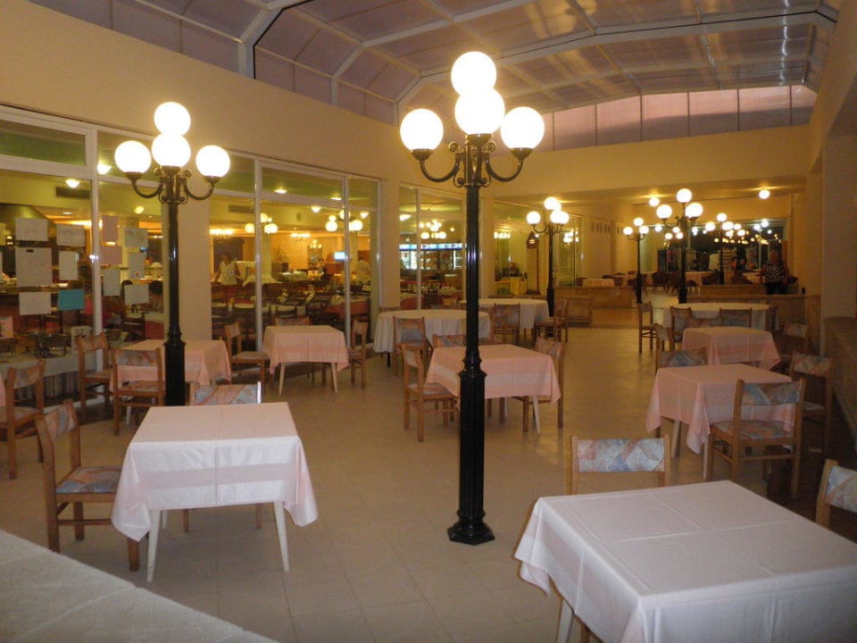 Auf dem Weg ins Restaurant Blue Sea Beach Resort