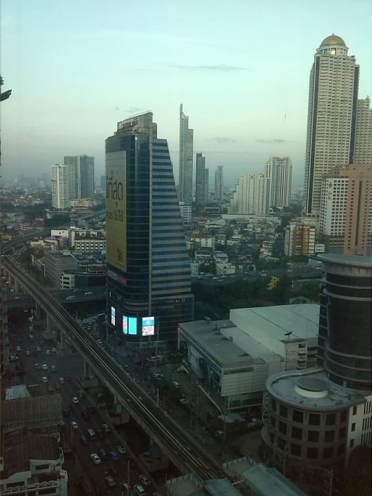 Blick aus dem Hotelzimmer (21. Stock) Eastin Grand Hotel Sathorn
