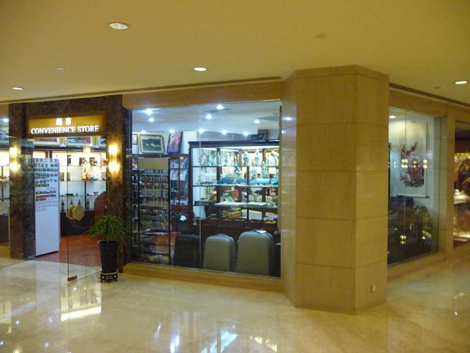 Einkaufmöglichkeiten im Keller DoubleTree by Hilton Hotel Shanghai - Pudong