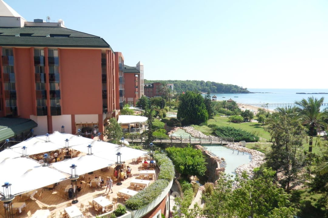 Ausblick aus Zimmer aufs Hauptrestaurant AQI Pegasos Resort