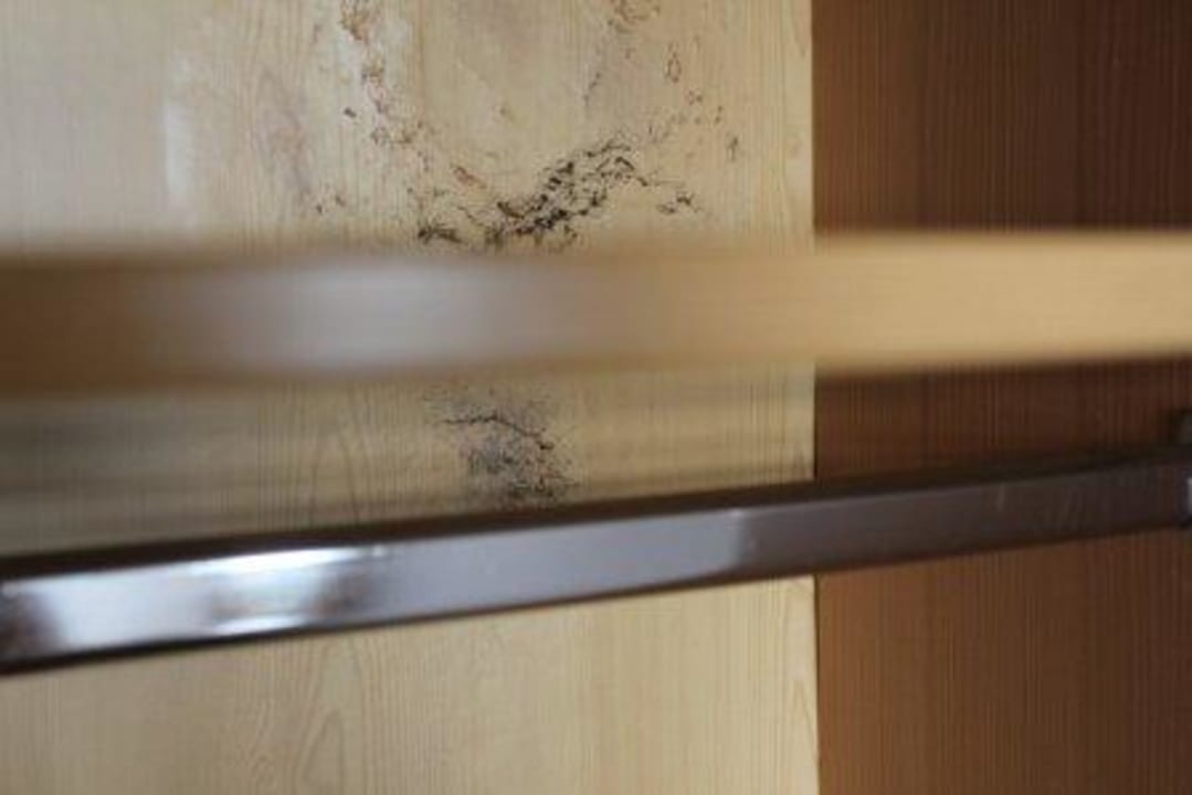 Schimmel im Schrank unbenutzbar Hotel Harlesiel