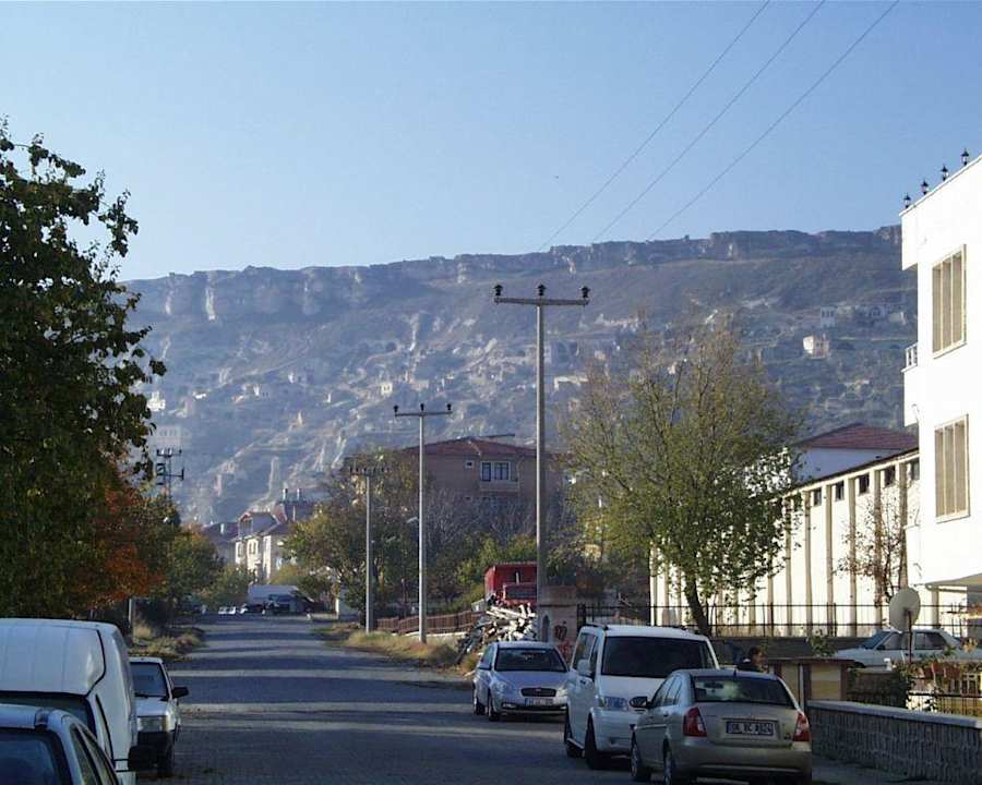 Blick Strasse vor dem Hotel Sarnic Hotel