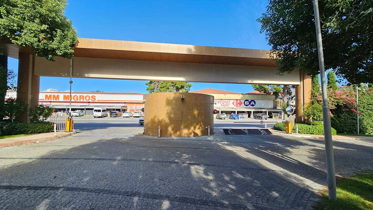 Außenansicht Gloria Sports Arena