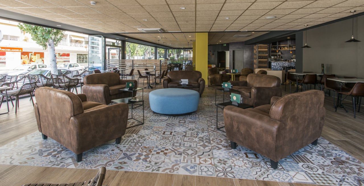 Lobby California Apartments