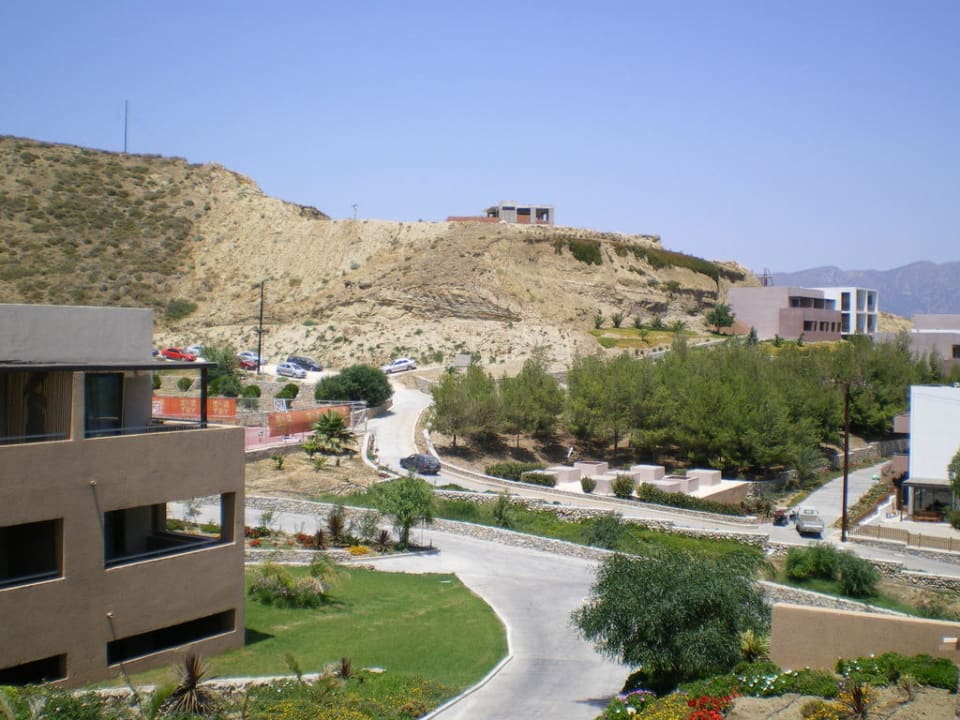 Seitl.Blick von vor unserem Zimmer Atlantica Mikri Poli Kos