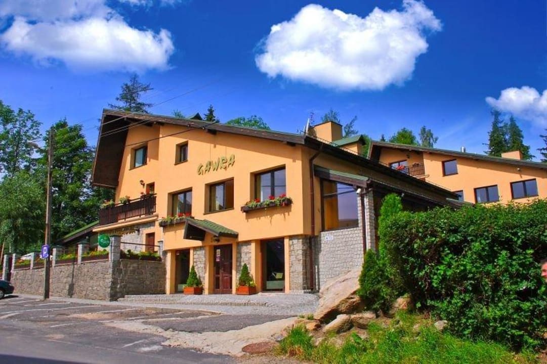 Front budynku Ośrodek Rehabilitacyjno-Wypoczynkowy Gawra