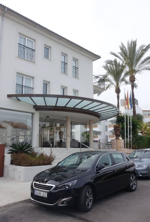 Freundlicher Eingang La Pergola Aparthotel