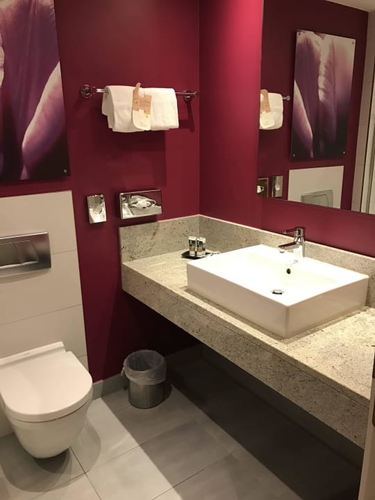 Badezimmer & WC Dorint City-Hotel Salzburg