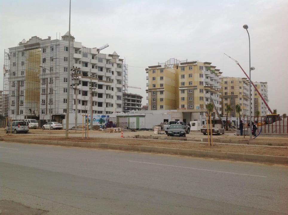 Lara Family von der Straße aus Wyndham Garden Lara