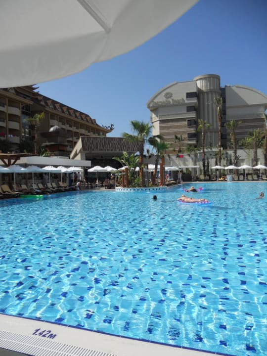 Blick auf den Pool Port Side Resort Hotel
