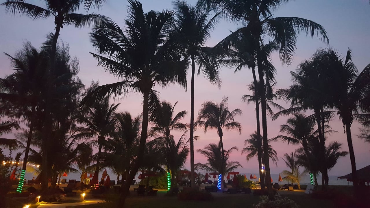 Wunderbare Sonnenuntergänge  The Andamania Beach Resort & Spa