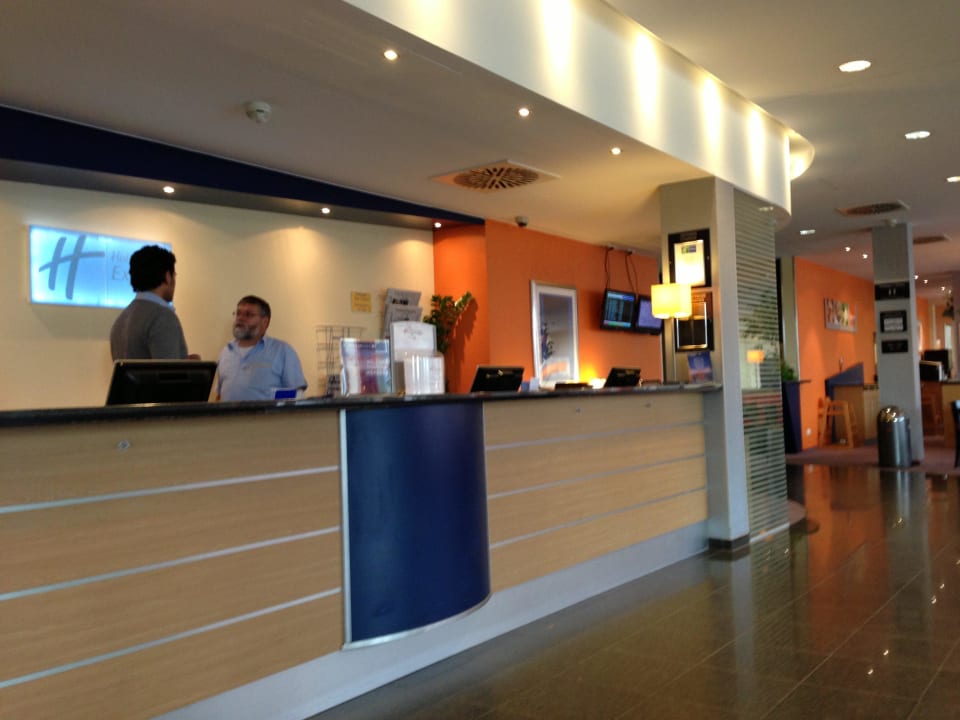 Empfang Holiday Inn Express Frankfurt - Airport