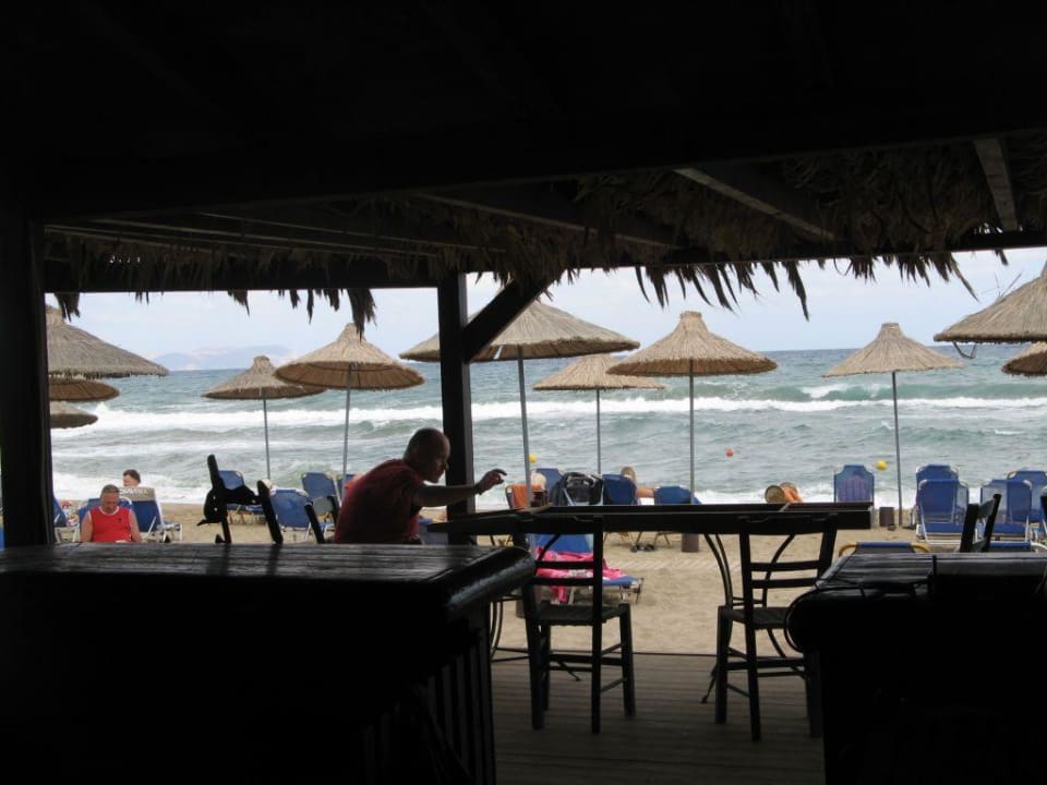 Gry na plaży Anissa Beach & Village