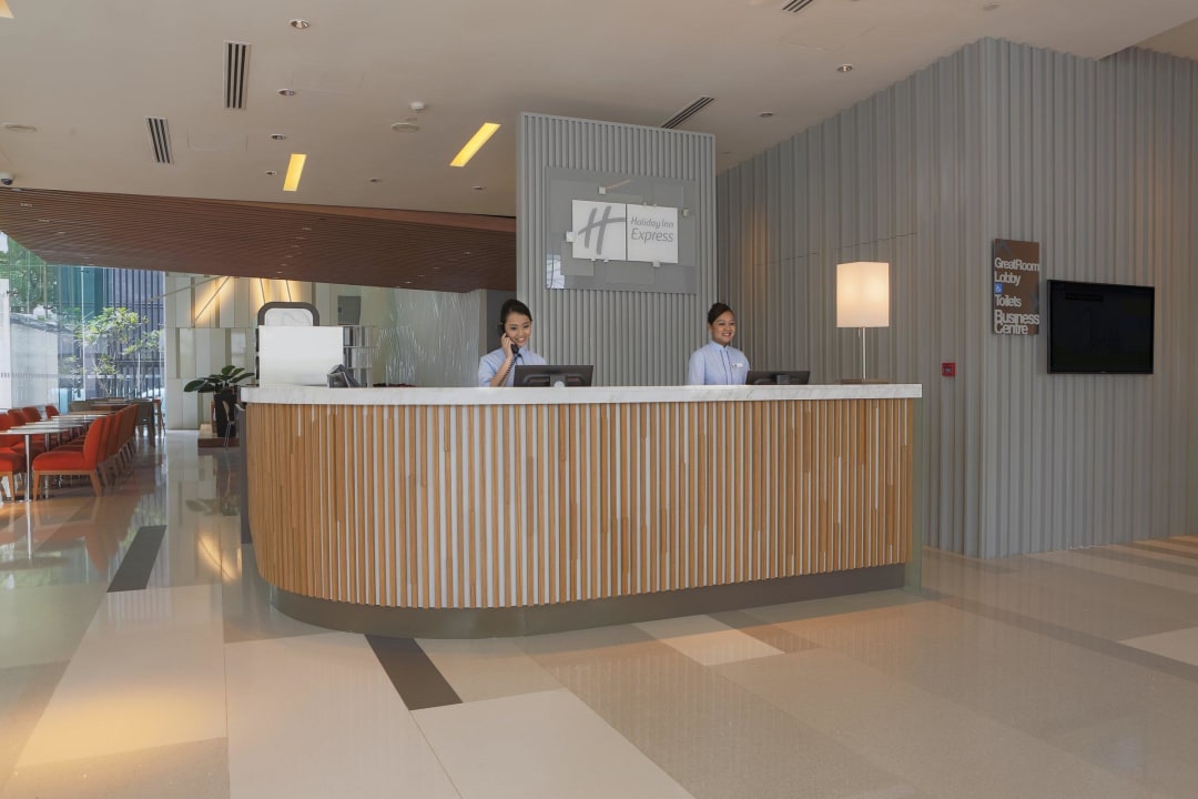 Reception Desk Holiday Inn Express Singapore Orchard Road