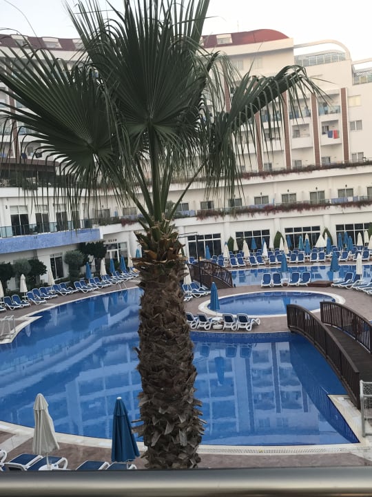 Pool Side Prenses Resort & Spa