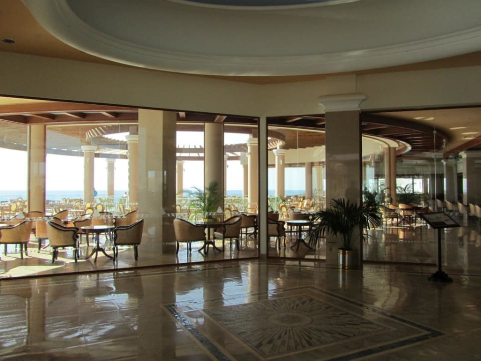 Blick auf die Außenterrasse Atrium Prestige Thalasso Spa Resort & Villas