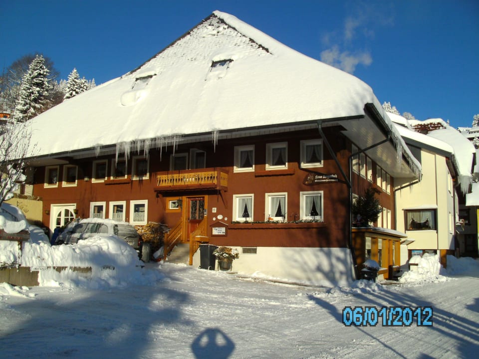 Aussenansicht Winter Ferienwohnungen Haus Bergschuh