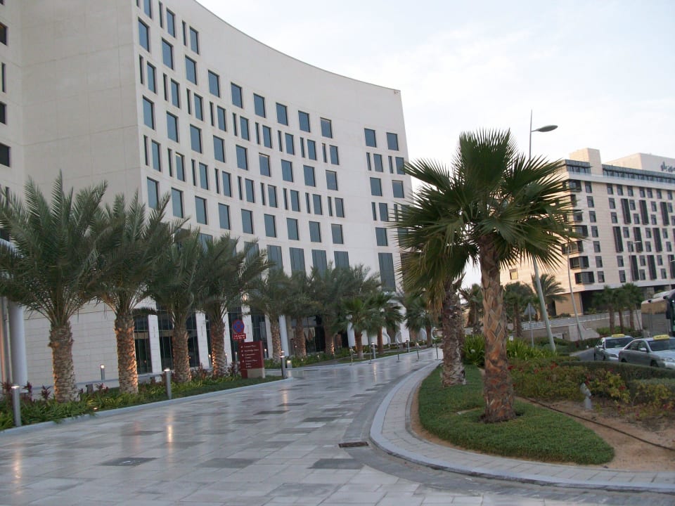 Außenansicht Crowne Plaza Hotel Yas Island