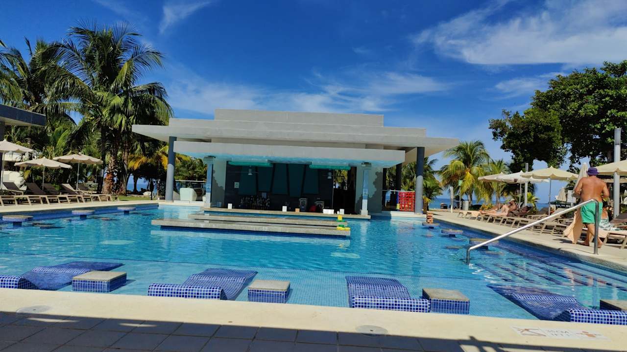 Pool Hotel Riu Palace Tropical Bay