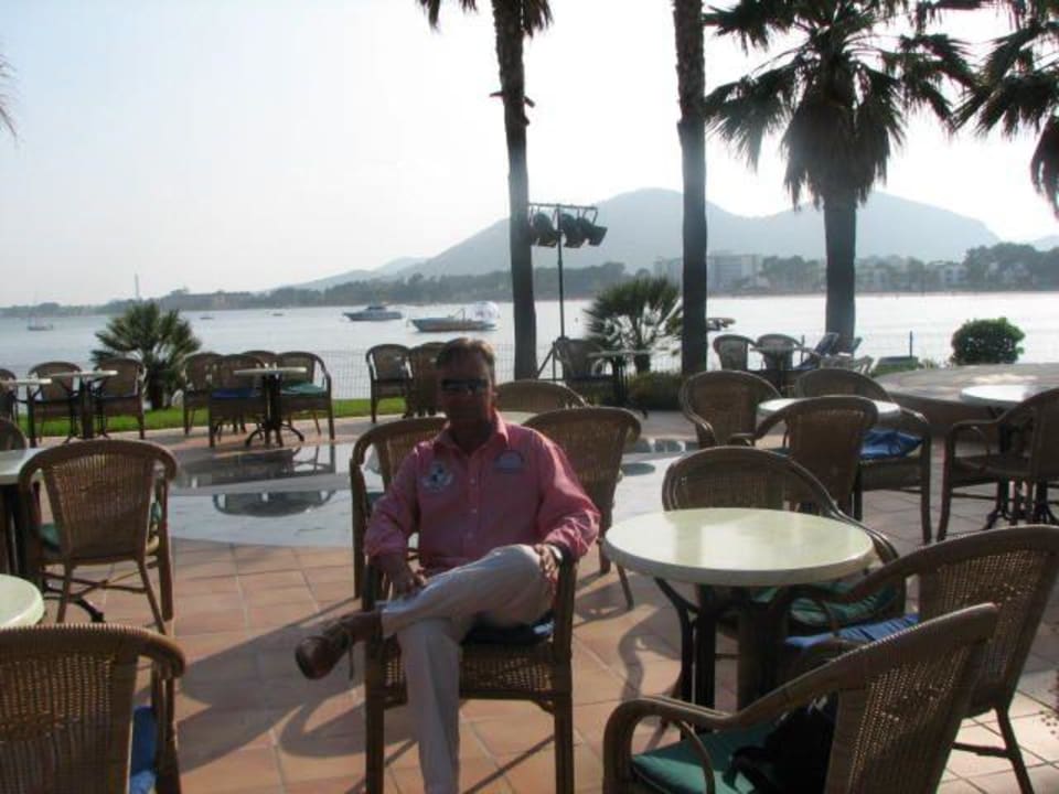 Terrasse Snackbar mit Blick in die Bucht Alcudiamar Marina Residence