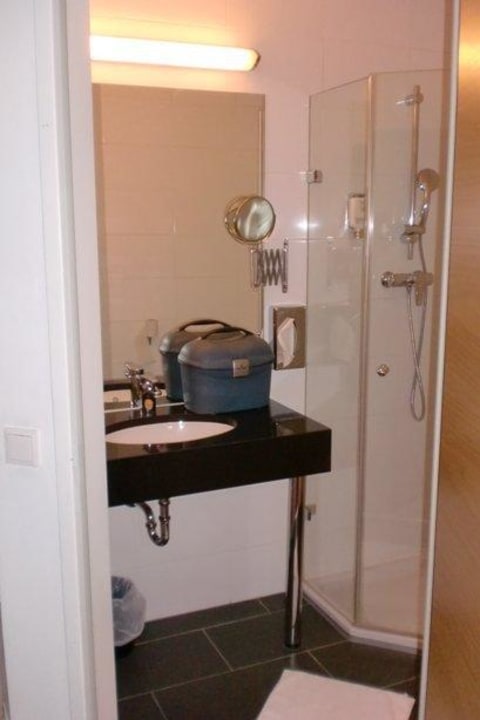 Bad - alles sauber Arion Airport Hotel