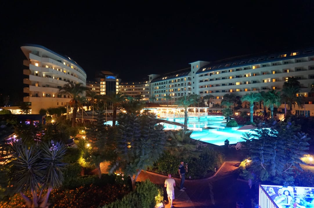 Hotel bei Nacht! Crystal Admiral