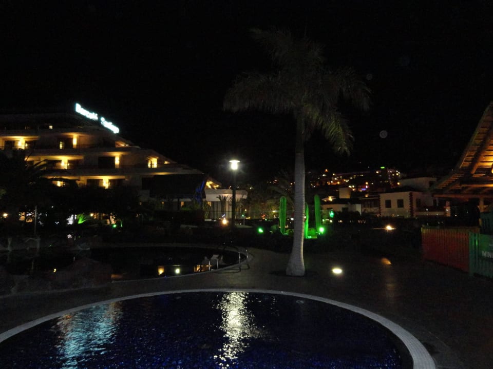 Poolanlage bei Nacht Barceló Santiago - Adults Only
