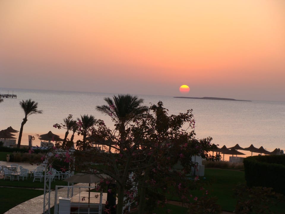 Blick früh Morgens aufs Meer Old Palace Resort Sahl Hasheesh