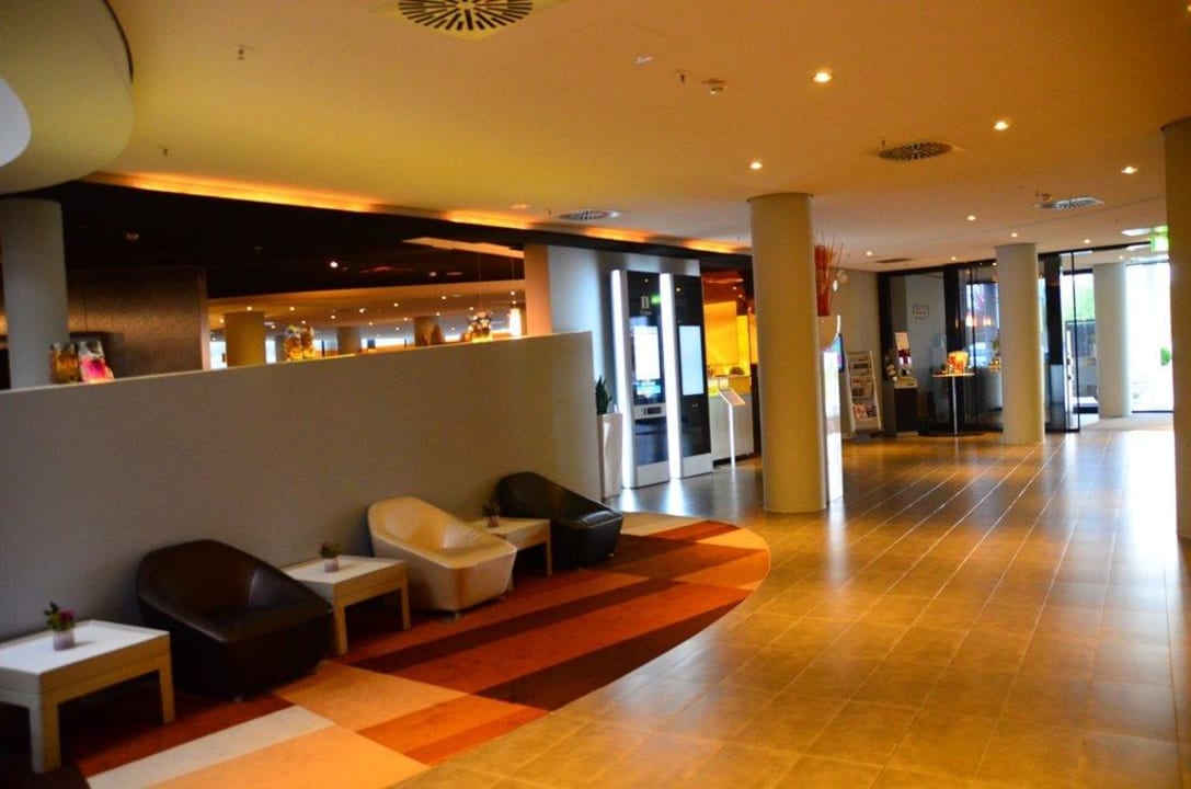 Lobby Novotel München Airport