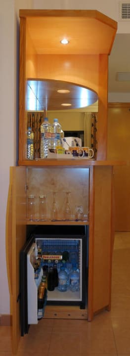 Zimmer 525 - Kaffee-Kochecke und Minibar MUR Hotel Faro Jandia & Spa Fuerteventura